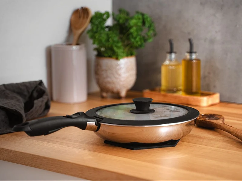 GEMISCHTE BRATPFANNE MIT ABNEHMBAREM GRIFF – 3-TEILIGES SET