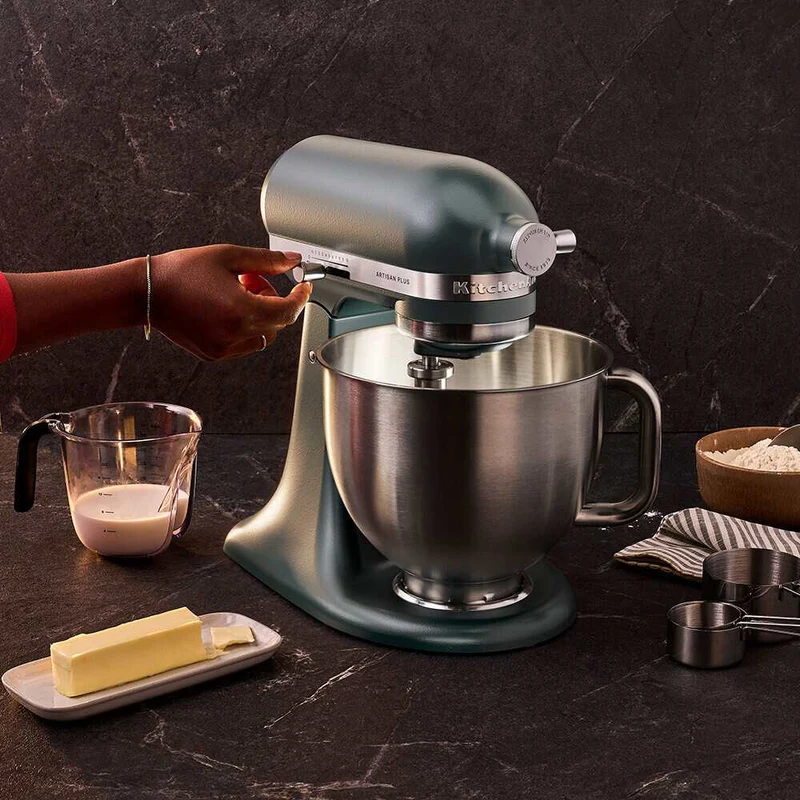 KitchenAid 4,7 L 5KSM50 Artisan Plus Küchenmaschine Breadlover mit Messerschmidt Getreidemühlenvorsatz + Brotbackschüssel