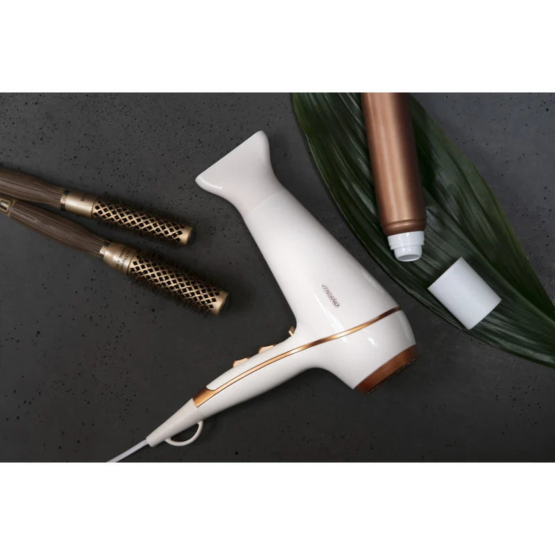 Mesko MS2250 hair dryer with cold blowing function