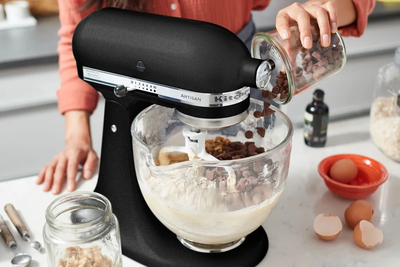 KitchenAid 4,8 L 5KSM175 Artisan Küchenmaschine Pastrylover mit Kunststofffleischwolf+Spritzgebäckvorsatz und Patisserie Buch
