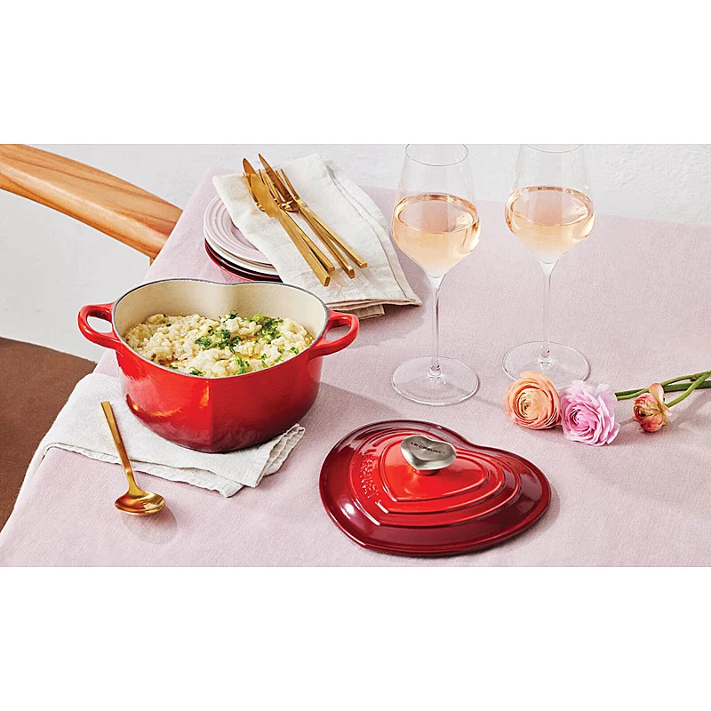 Le Creuset Herzbräter mit Herzknauf 20 cm Kirschrot