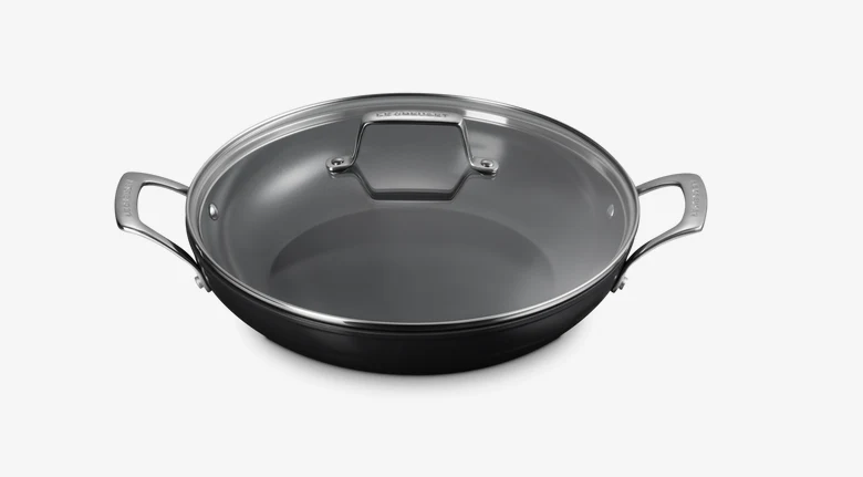 Le Creuset Essential Keramik-Antihaft Profipfanne 28 cm mit Glasdeckel