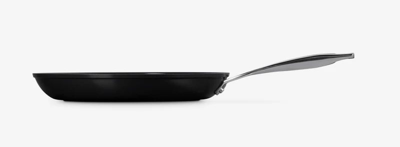 Le Creuset Essential Keramik- Antihaft Pfanne flach 24 cm