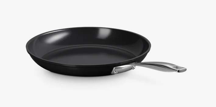 Le Creuset Essential Keramik-Antihaft Pfanne flach 28 cm