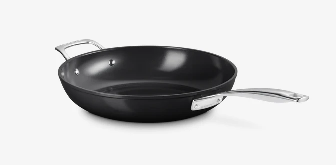 Le Creuset Essential Keramik-Antihaft Pfanne hoch 28 cm mit Gegengriff