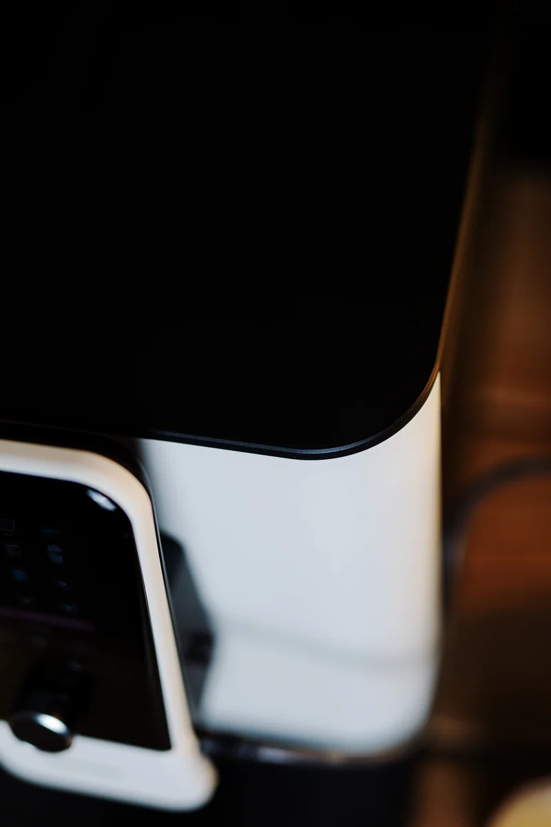 Nivona NICR 8112 CafeRomatica – Premium Kaffeevollautomat in Schwarz/Chrom | Einzigartiger Milchschaum, Leiser Flüstermühle & App-Steuerung