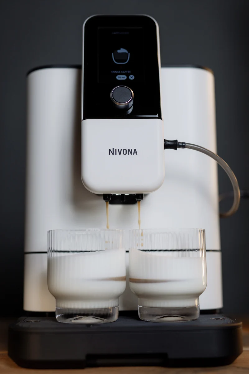Nivona NICR 8112 CafeRomatica – Premium Kaffeevollautomat in Schwarz/Chrom | Einzigartiger Milchschaum, Leiser Flüstermühle & App-Steuerung