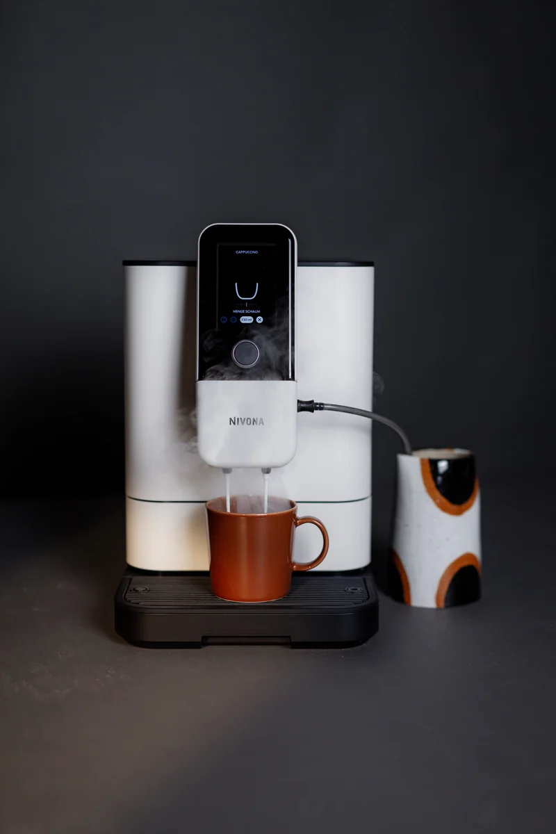 Nivona NICR 8112 CafeRomatica – Premium Kaffeevollautomat in Schwarz/Chrom | Einzigartiger Milchschaum, Leiser Flüstermühle & App-Steuerung