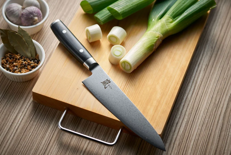 Yaxell Kochmesser - 24 cm – 69-lagiger Damaststahl – Griff aus Canvas-Micarta