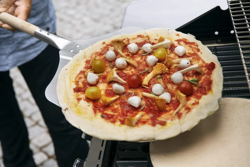 RÖSLE Abdeckhaube BBQ-Station VIDERO G4/G4-S, Hochwertige Schützhülle & Vario Pizzastein, Hochwertig