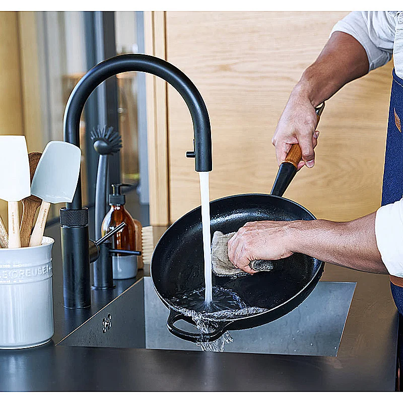Le Creuset Bratpfanne Signature 24 cm Schwarz