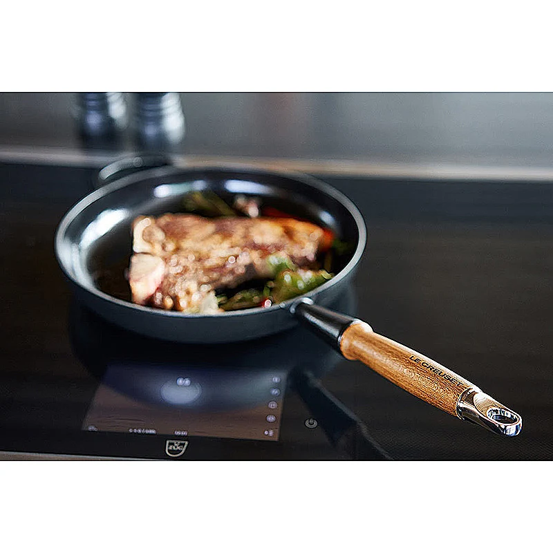 Le Creuset Bratpfanne Signature 24 cm Schwarz