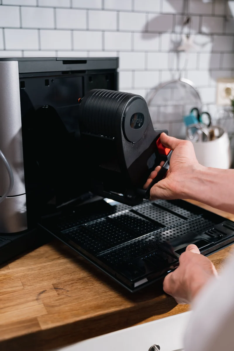 Nivona Kaffeevollautomat Nivo 8101 Schwarz + Starterpaket im Wert von 49 €