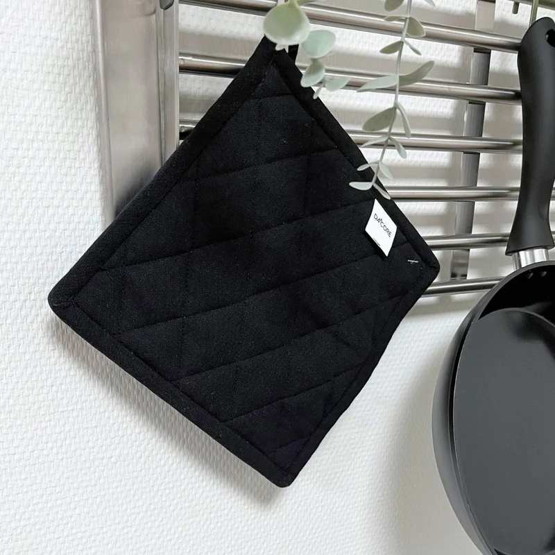 Dacore - Topflappen-Steppdecke 22,5 x 22,5 cm, Uni-Kreuz, schwarz