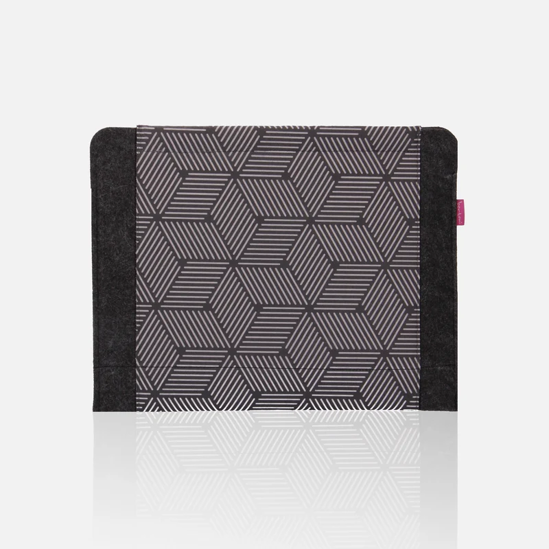 Laptop sleeve for a 13-inch notebook, made of eco-friendly felt, with a "Cube" print design
