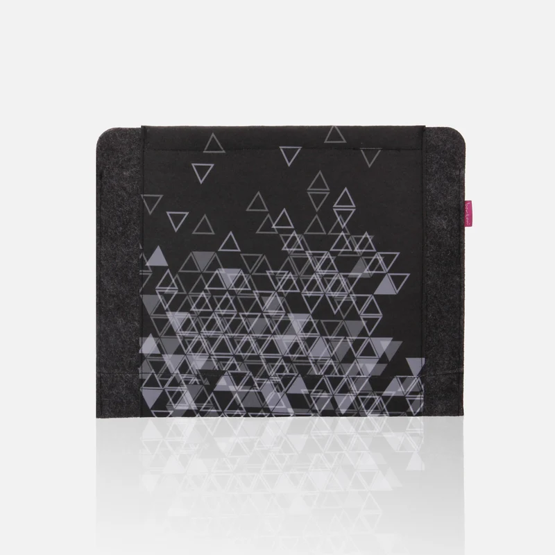 Laptop sleeve for an 11-inch notebook, made of eco-friendly felt, with a "Triangle" print design