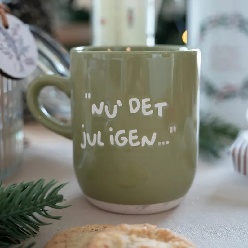 Die alte Apotheke – Becher 30 cl, grün – Jetzt ist wieder Weihnachten