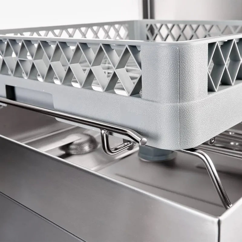 Haubenspülmaschine 10 kW mit Klarspülmittel- und Reinigerdosierpumpe