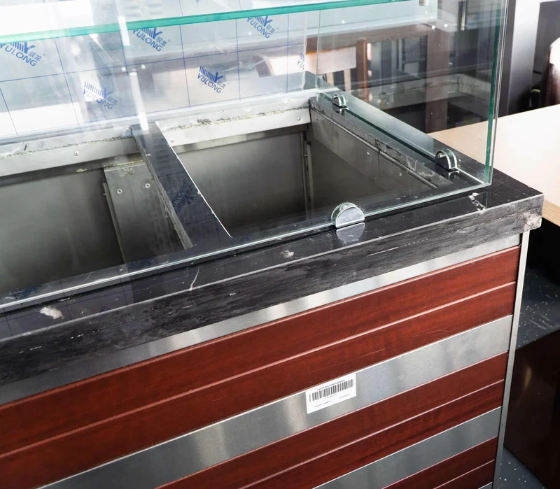 Salattheke mit Aufsatzvitrine 220 cm