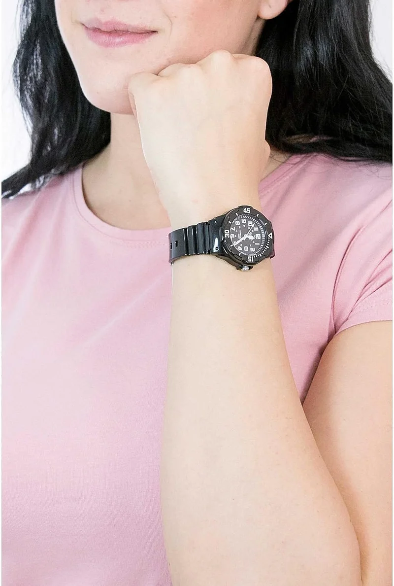 Casio Collection Damen Armbanduhr LRW-200H Schwarz, Schwarz