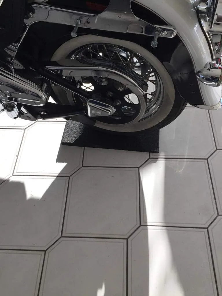 PROFIMAT® 2 in 1 Reifenschoner & Auffahrrampe 50x50x1-3 cm | Recycling Gummigranulat | Reifenschutzm
