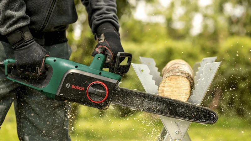 Bosch Kettensäge UniversalChain 35