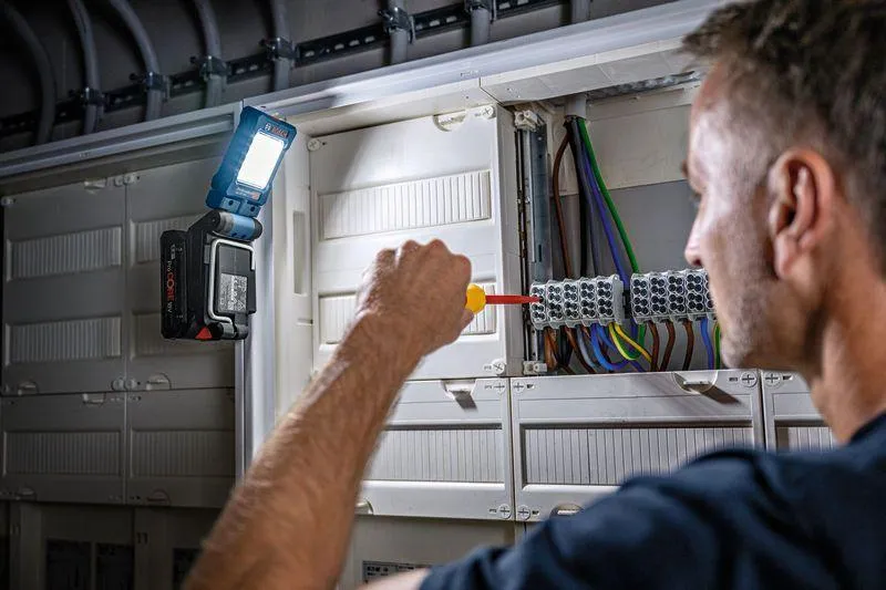 Bosch Professional 18V System Akku Leuchte GLI 18V-800 - 0601443600