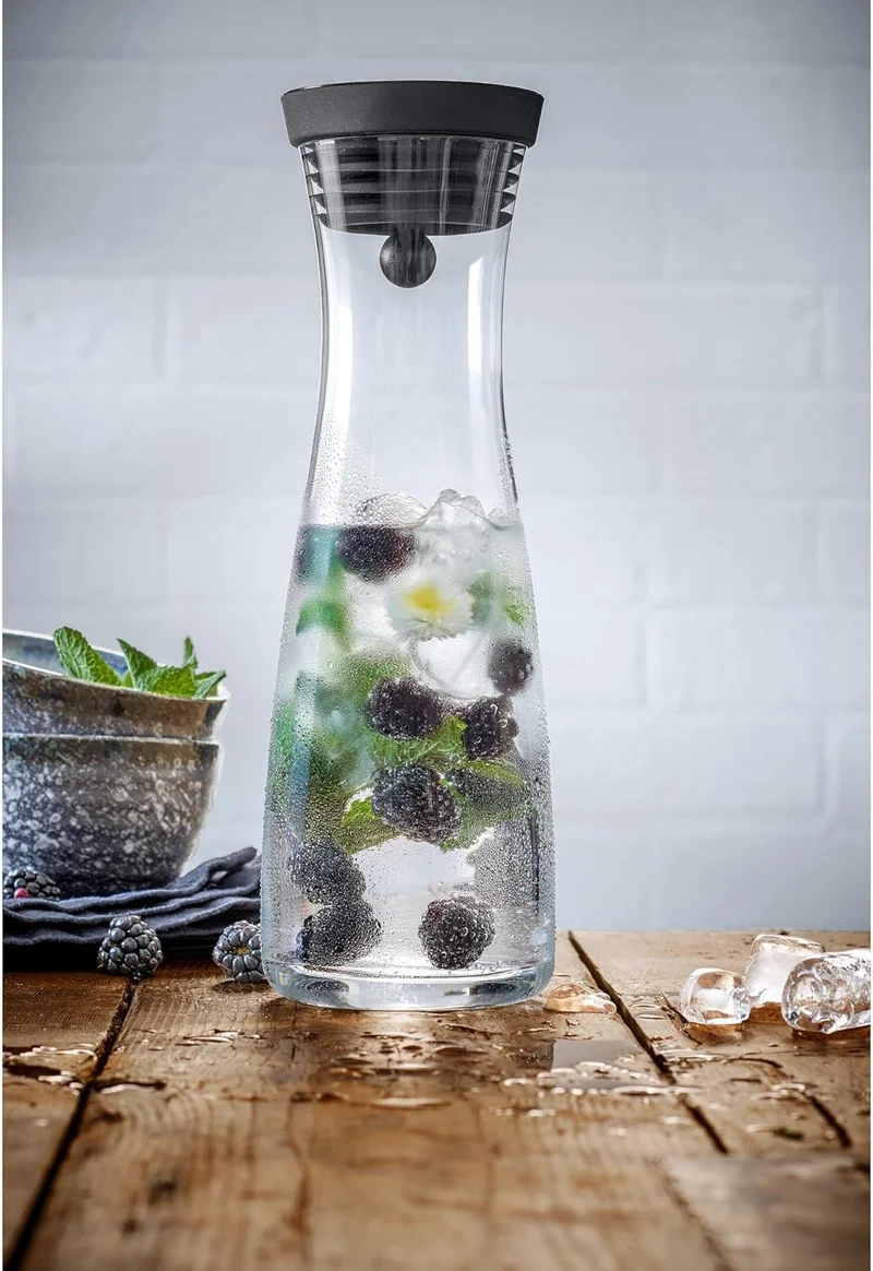 WMF Basic Wasserkaraffe aus Glas, 1 Liter, Glaskaraffe mit Deckel, Silikondeckel, CloseUp-Verschluss