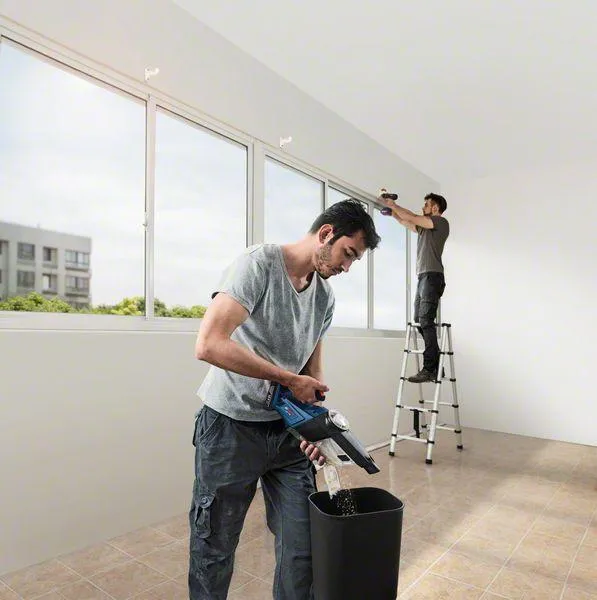 Bosch GAS Akku-Sauger 18V-1 Professional - Trocken - Filterung - 600 l/min - Beutellos - Schwarz - Blau - Rot - Durchscheinend - 0,7 l