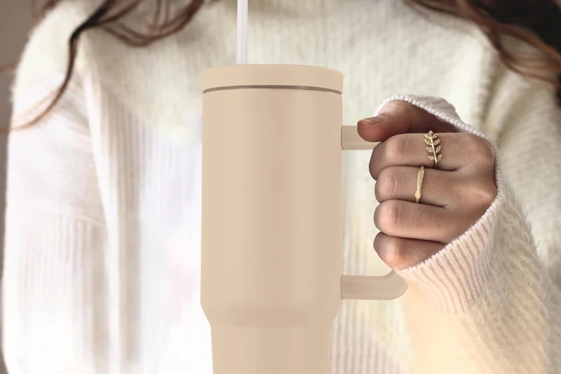 GOURMETmaxx Thermobecher mit Strohhalm & Henkel | 1,2 L Kaffebecher To Go | Isolierbecher mit 2in1 D