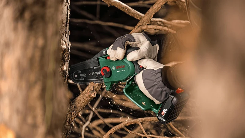 Bosch Mini Kettensäge EasyChain 18V-15-7