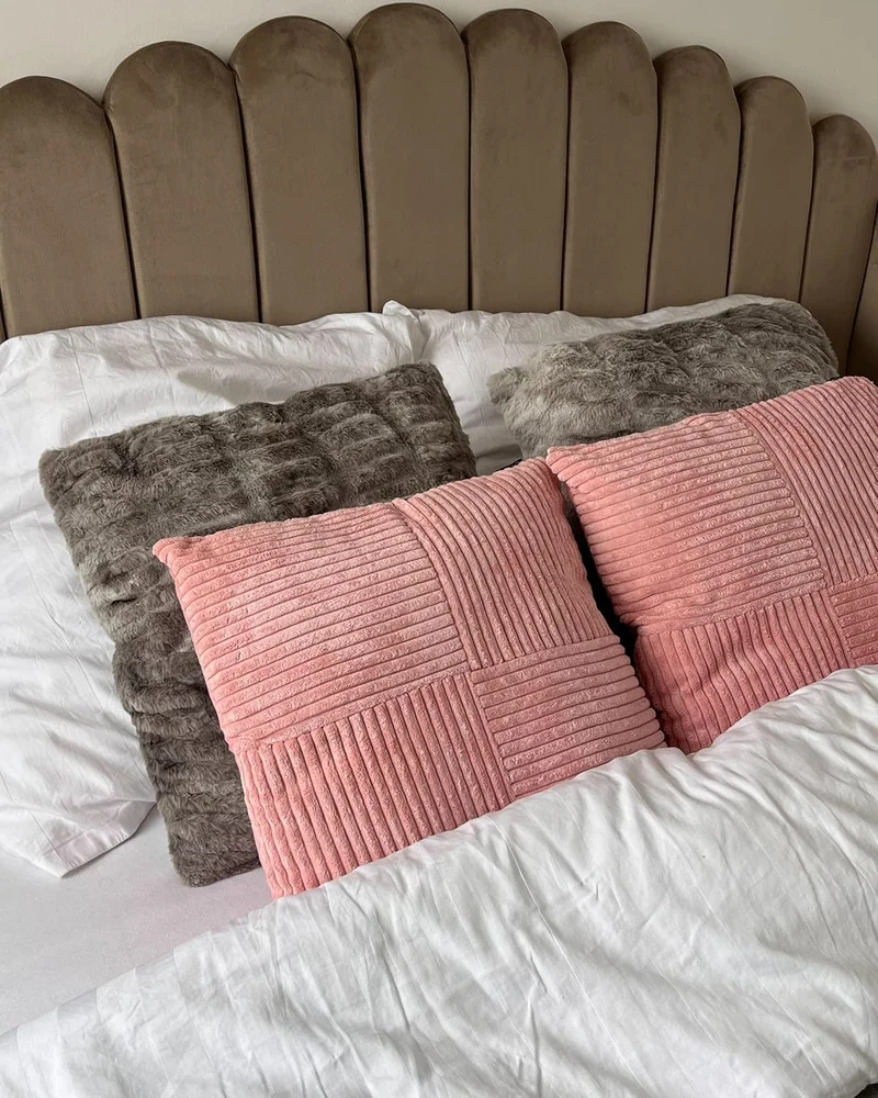 Set aus 2 dekorative Kissen aus Cord 43 × 43 cm Rosa Millet