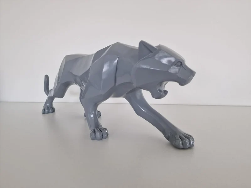 IDYL Moderne Skulptur Figur Resin Jaguar | silberfb. | Masse: 48x10,5x15 cm | Material: Polyresin (K