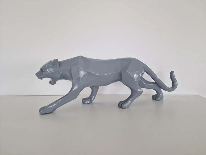 IDYL Moderne Skulptur Figur Resin Jaguar | silberfb. | Masse: 48x10,5x15 cm | Material: Polyresin (K