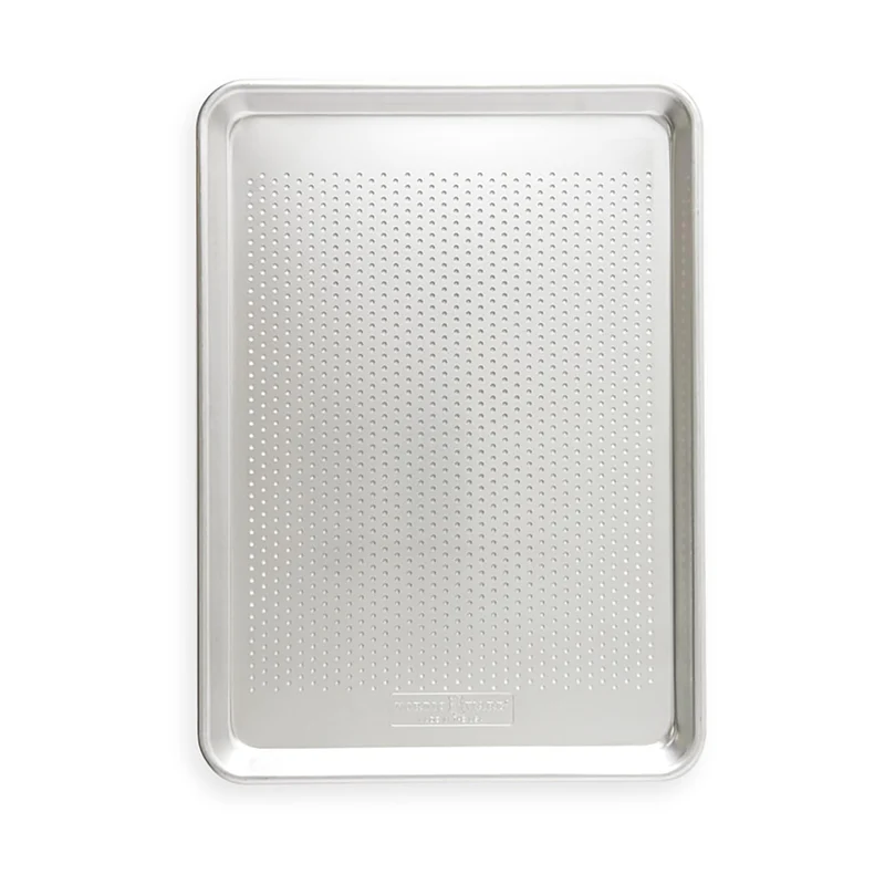Nordic Ware Perforiertes Knusprbrett-Blech 1-Pack Halbes Blatt, 1-Pack Halbes Blatt