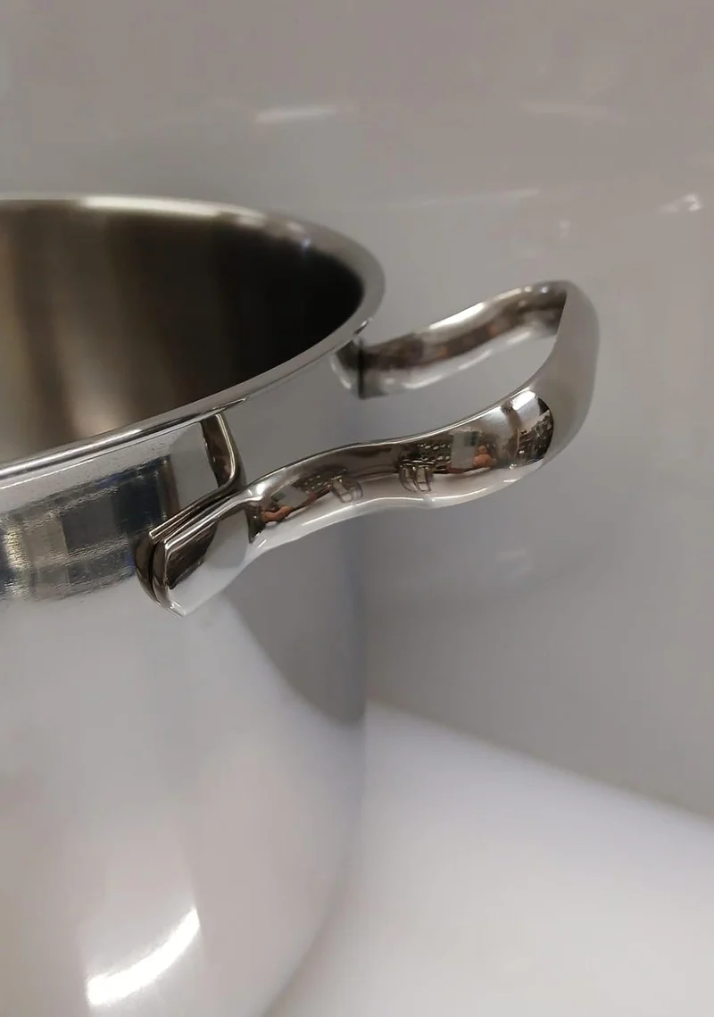 Kasserolle Edelstahl zwei Griffen aus Edelstahl 18/10 von hoher Qualität. Elegantes Hohe Leistung vo