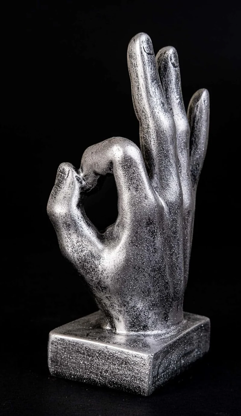 IDYL Moderne Skulptur Figur Resin Finger o.k. | silberfb. | Masse: 9x6x16,5 cm | Material: Polyresin