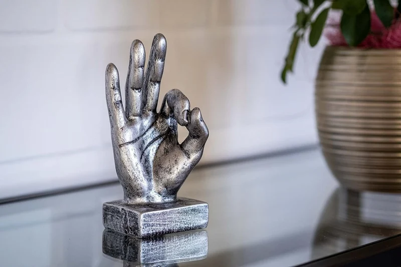 IDYL Moderne Skulptur Figur Resin Finger o.k. | silberfb. | Masse: 9x6x16,5 cm | Material: Polyresin