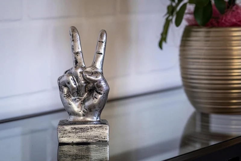 IDYL Moderne Skulptur Figur Resin Hand Victory |silberfb. | Masse: 6x8x17 cm | Material: Polyresin (